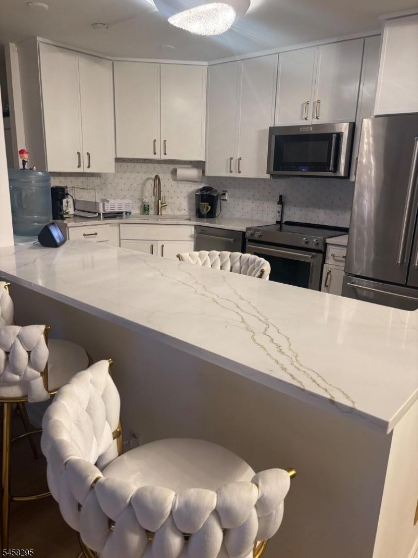 2 Claridge Dr. 7FW