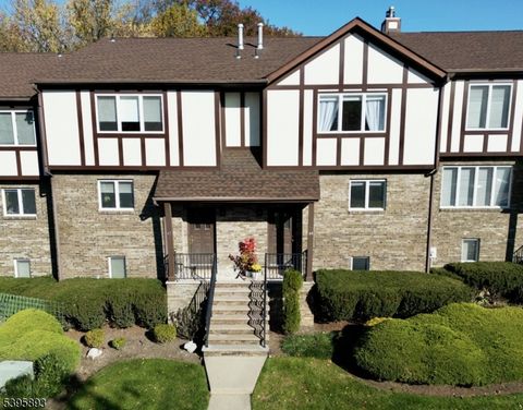 44 Canterbury Ln New Milford Boro NJ 07646