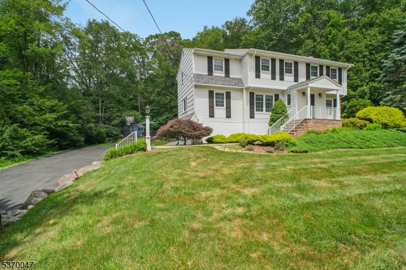 4 Poinsetta Ct