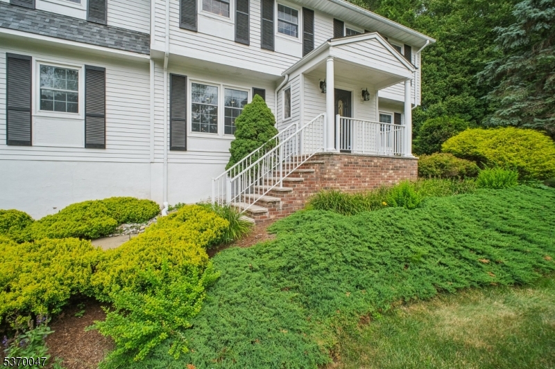 4 Poinsetta Ct