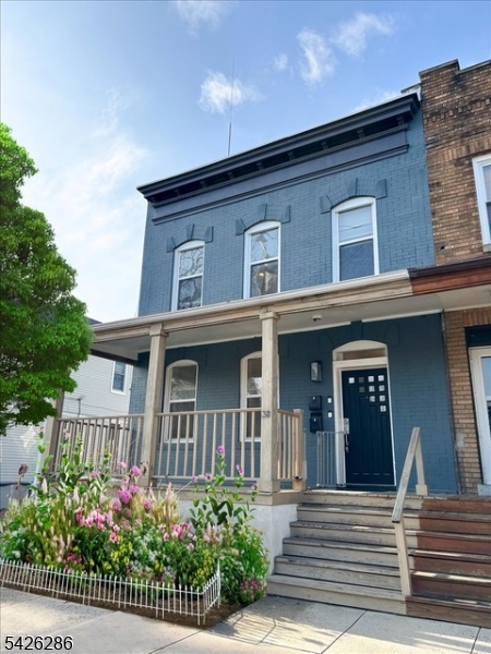 38 Willowdale Ave 1