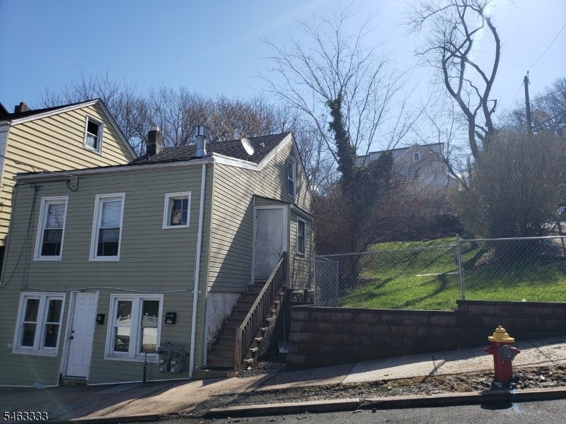 121 Turner St 123