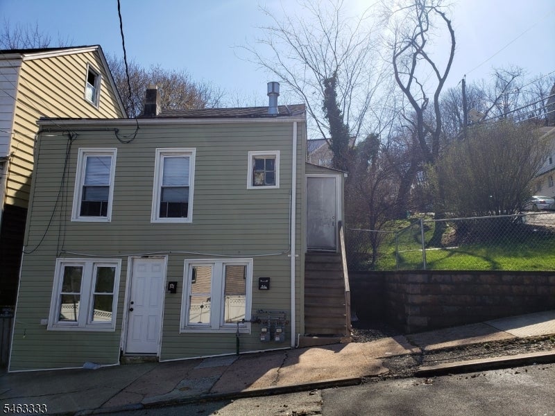 121 Turner St 123