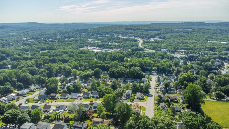 27 Mountain Rd
