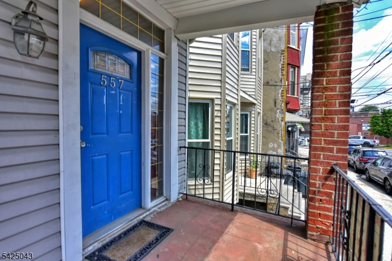 557 Hudson Ave