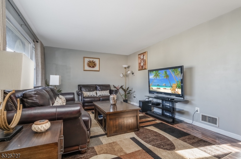 1565 W 6th Street