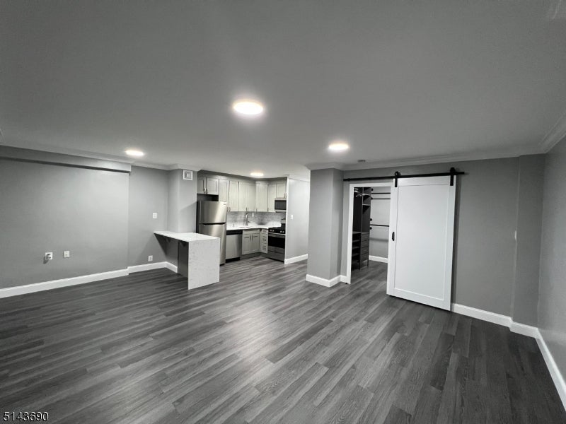 285 Aycrigg Ave 6F