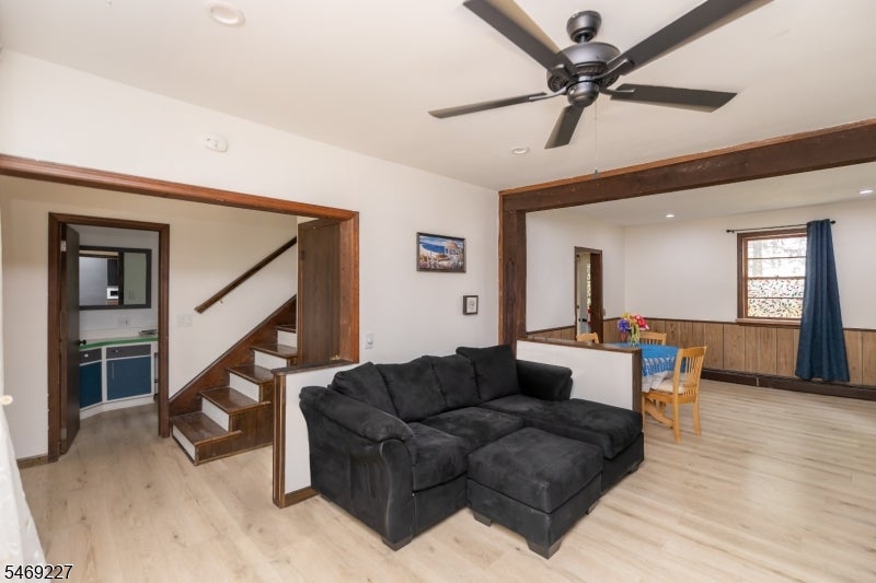 30 Henderson St