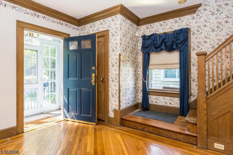 129 Essex Ave