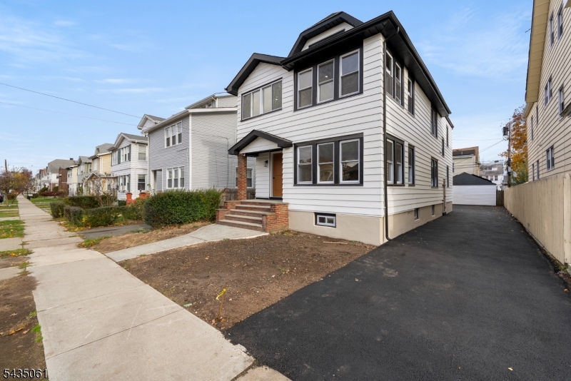 218 Ampere Pkwy