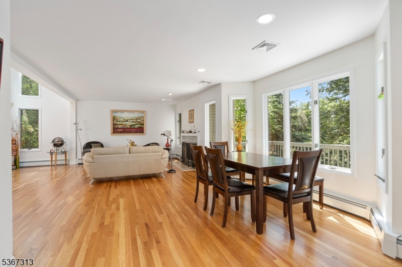 129 W Lake Shore Dr