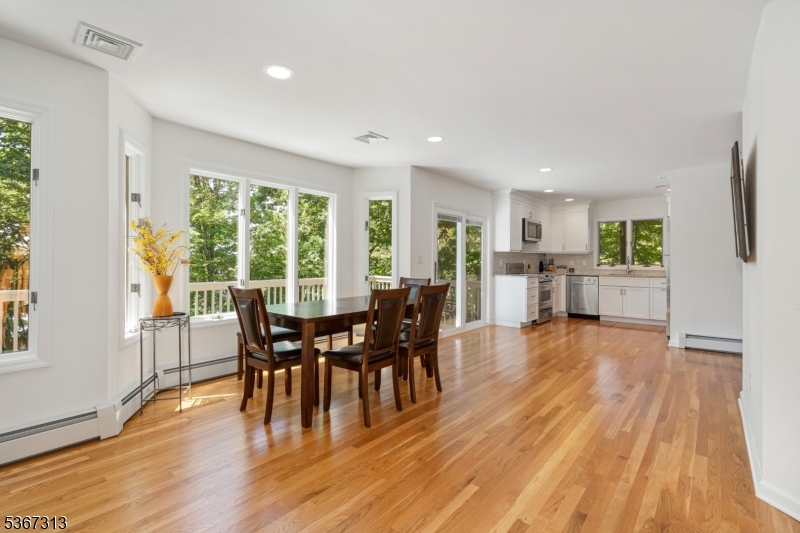 129 W Lake Shore Dr