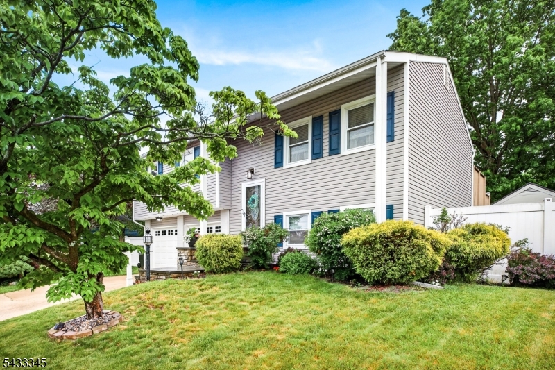 16 10Th Ave