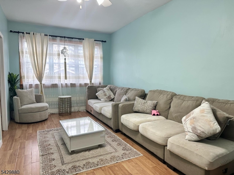 163 W 24Th St