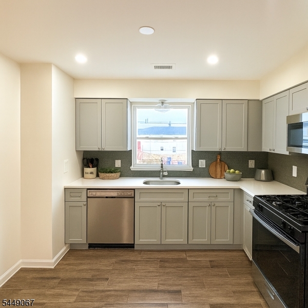 156 Ridgewood Ave 1