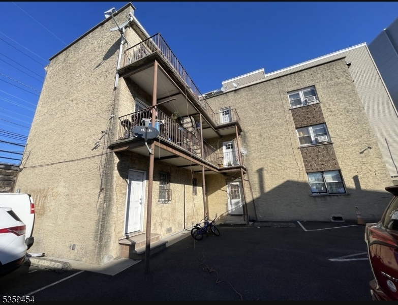 149 New Jersey Railroad Ave