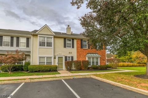 Photo of 391 Inwood Ct, Franklin, NJ 08873 (MLS # 3995403)