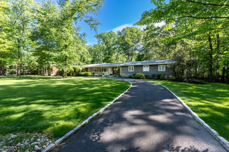 15 Heritage Ln