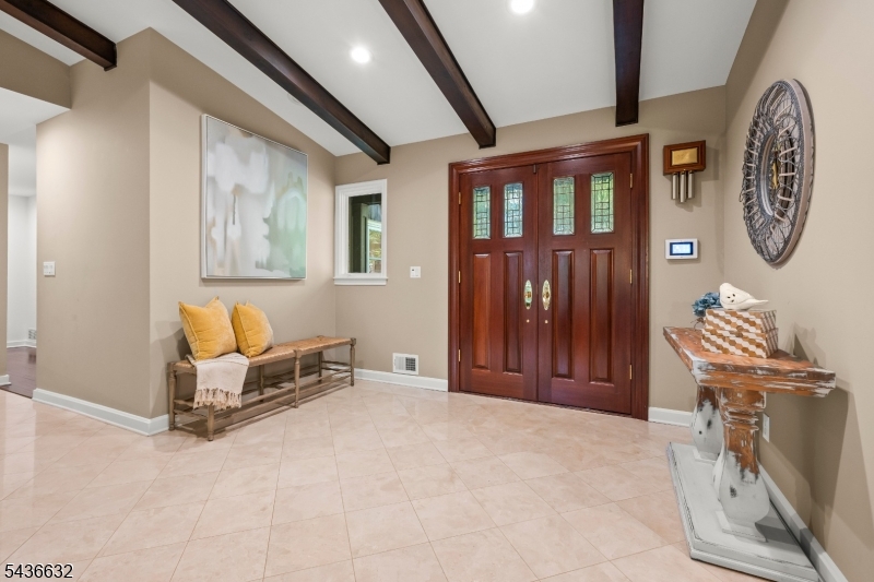 15 Heritage Ln