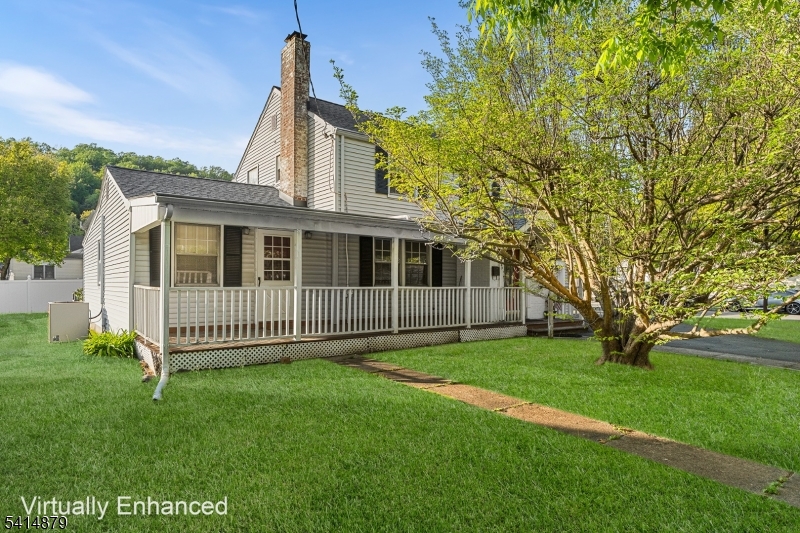 2261 Mountain Ave