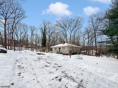 40 Pawnee Ave Oakland Boro NJ 07436