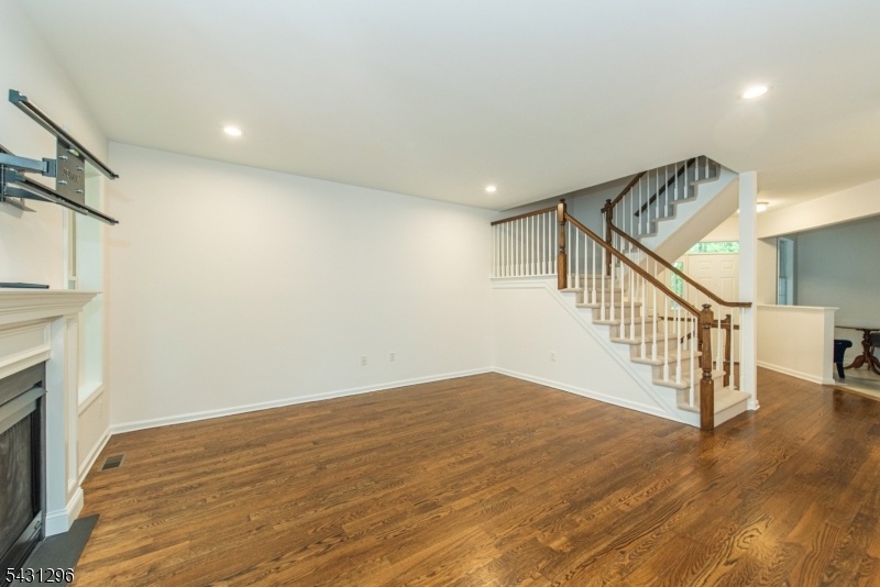 74 Glattly Dr