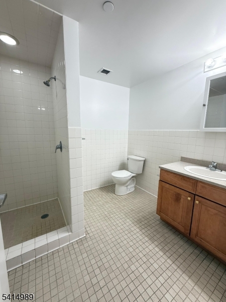 53 W Palisade Ave 209