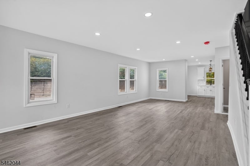 33 Race St