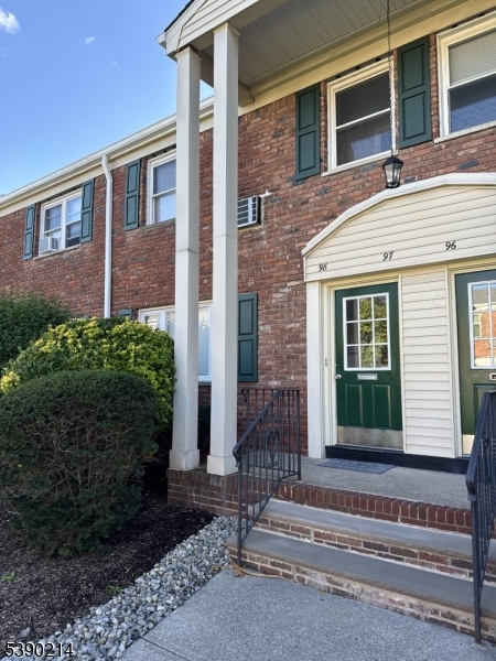 87 Roseland Ave 97