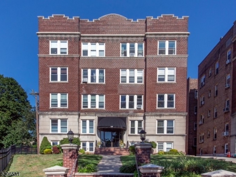 14 Forest St 205