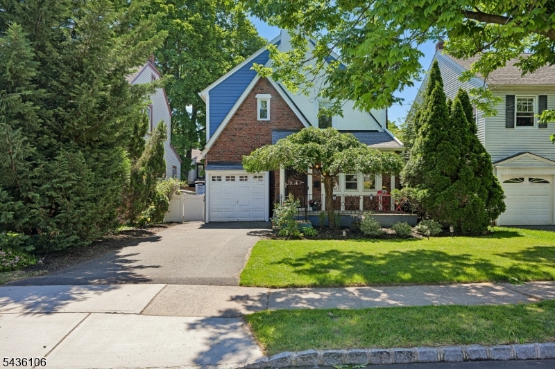 54 Mountain Ave
