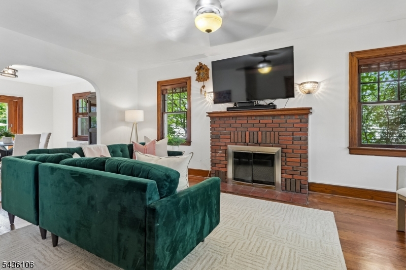 54 Mountain Ave