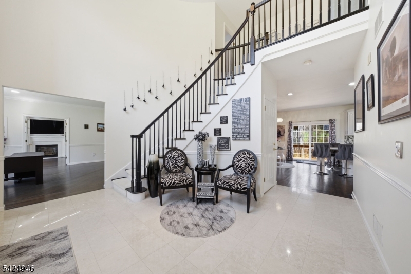 11 ROSEWOOD LANE