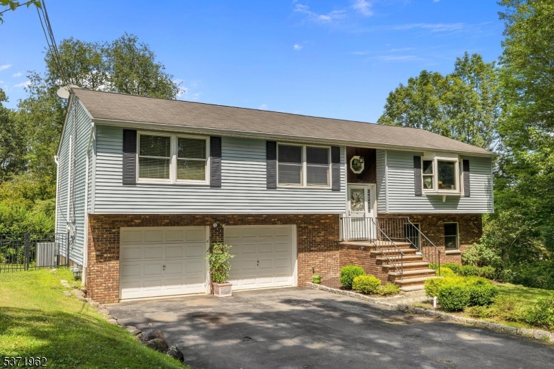16 Argus Ave