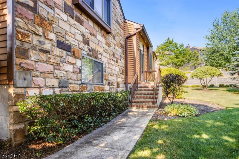 15 Heritage Way
