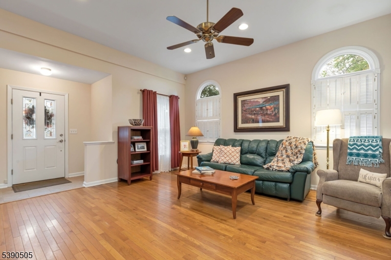 9 Timberline Dr