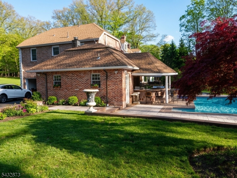 225 E Saddle River Rd