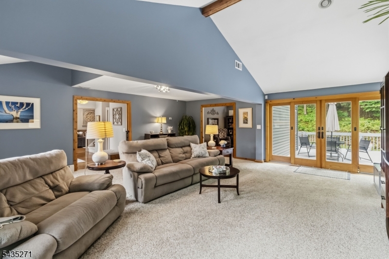 63 Mountainside Dr