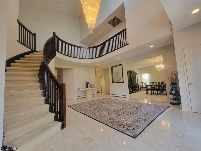 307 Center St