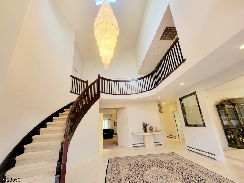 307 Center St