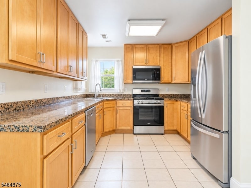 178B Front St
