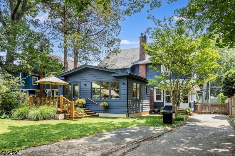 210 Grove St