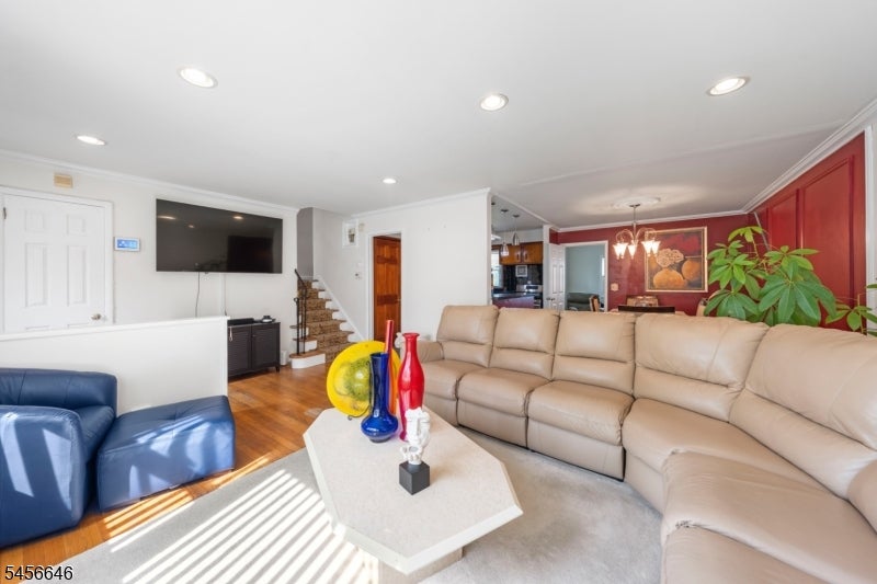 425 Adrianne Ct