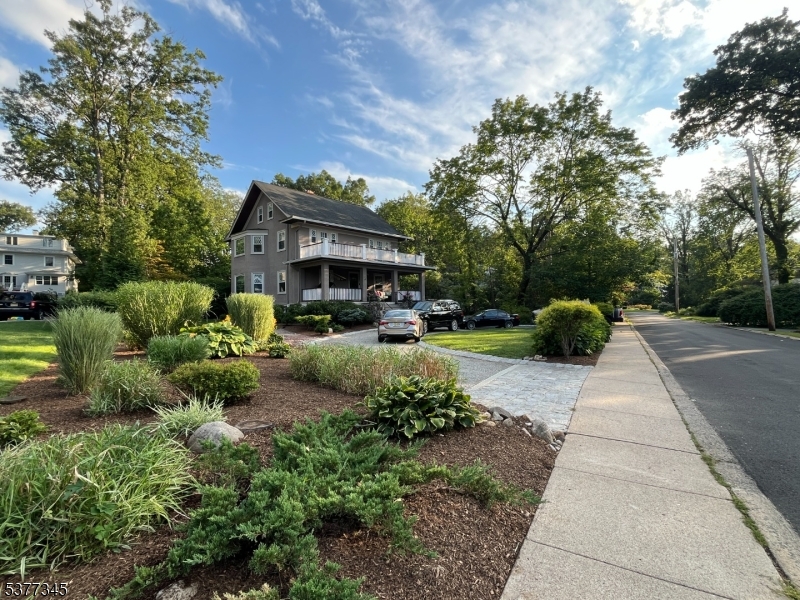6 Larchdell Way