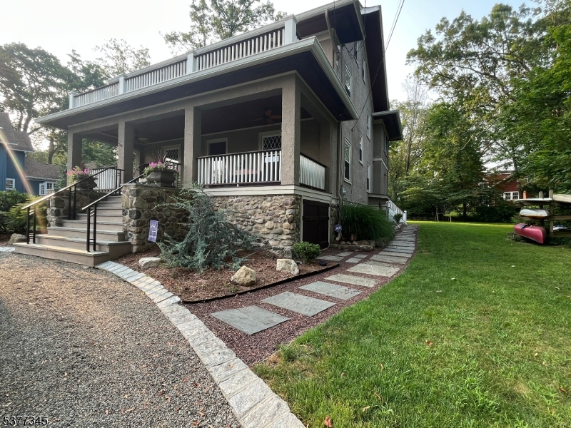 6 Larchdell Way