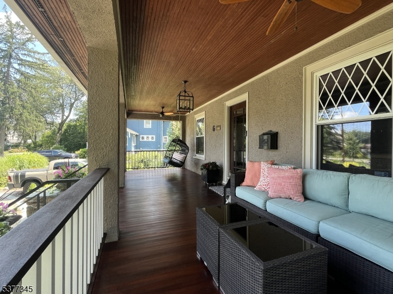 6 Larchdell Way