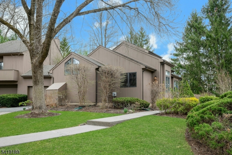 1 Sherwood Dr