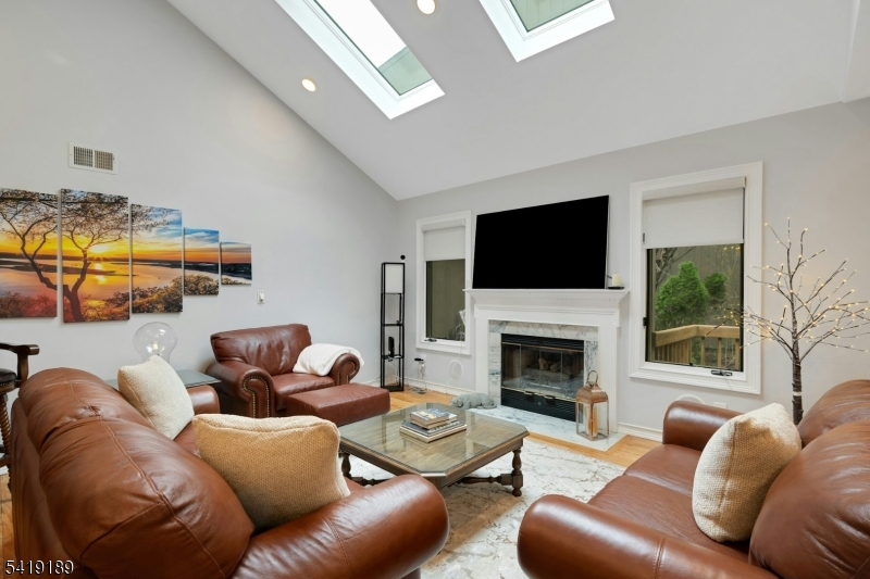 1 Sherwood Dr