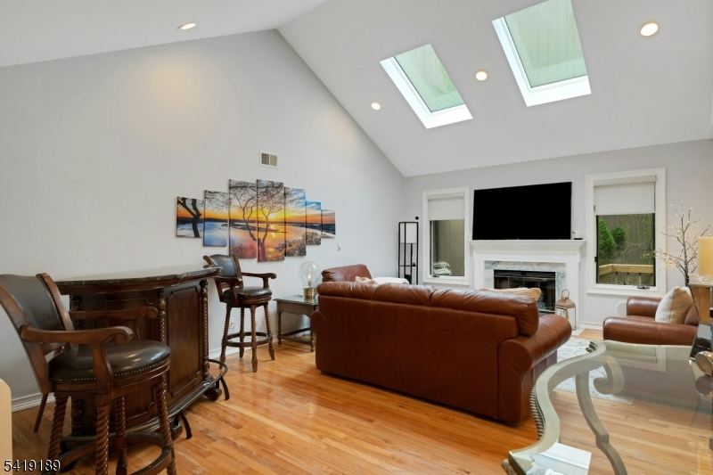 1 Sherwood Dr