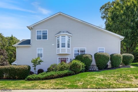 Photo of 2706 Ashfield Ct, Denville, NJ 07834 (MLS # 3995408)